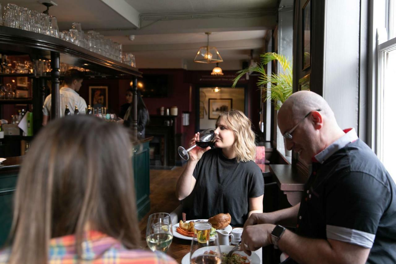 Rose And Crown Hotel London Exterior photo